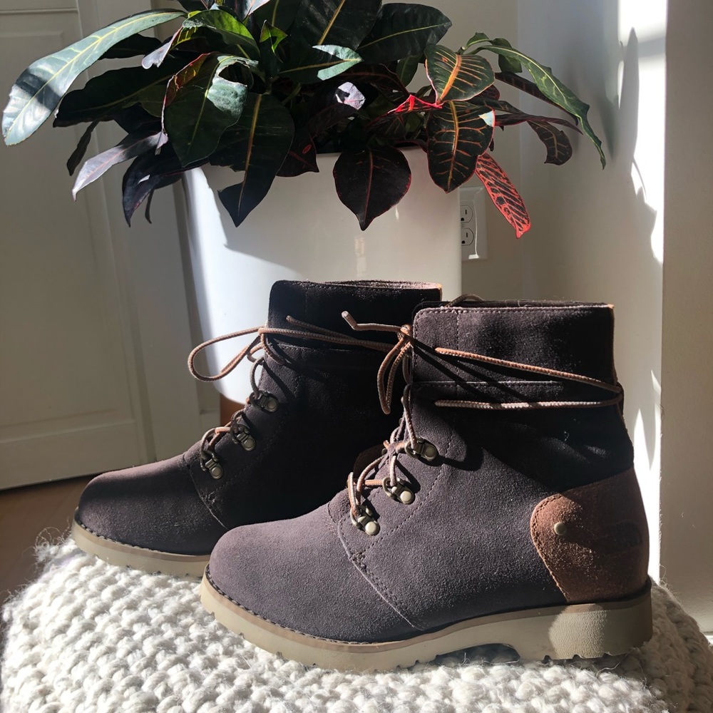 Brand NEW North Face Women’s fall boots!